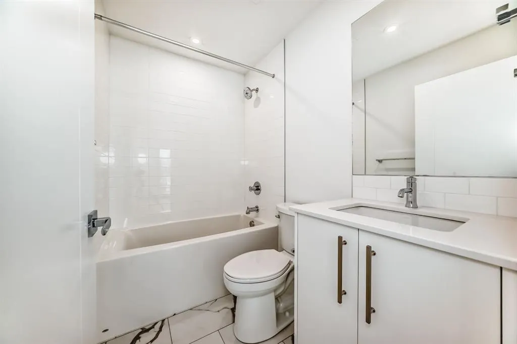 310 15 Avenue SW #209