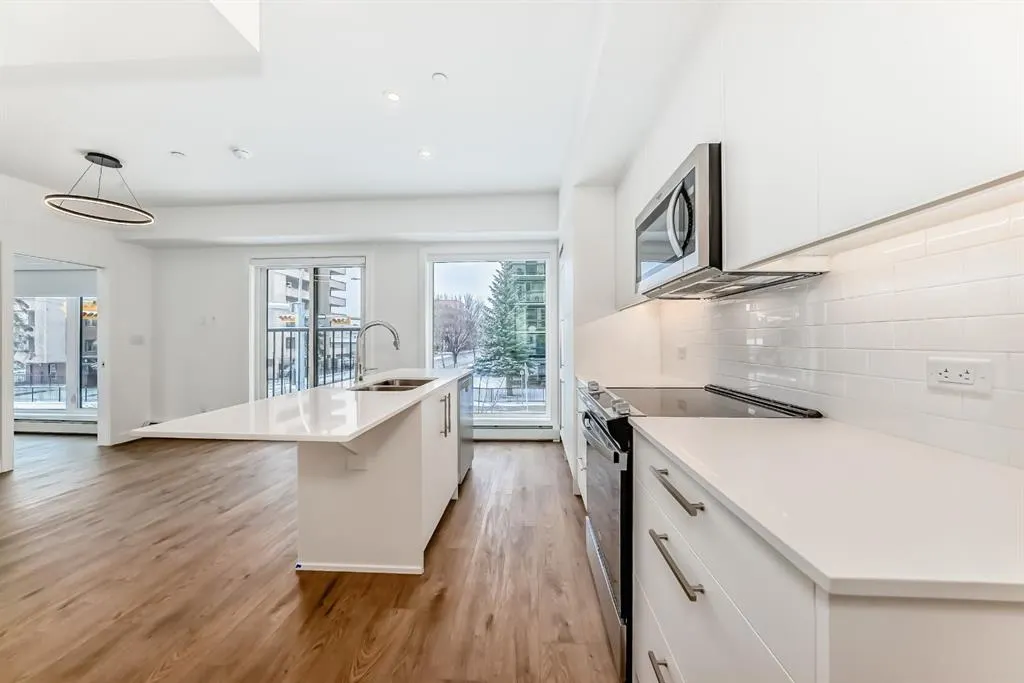 310 15 Avenue SW #209