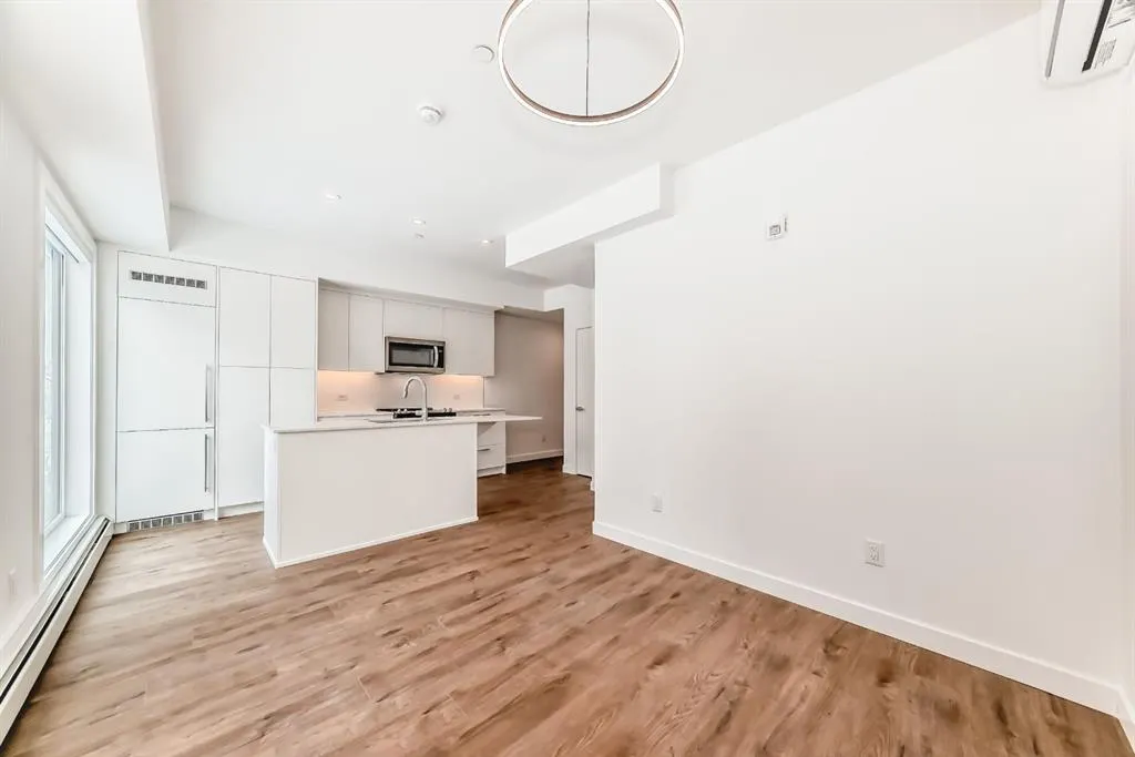 310 15 Avenue SW #209