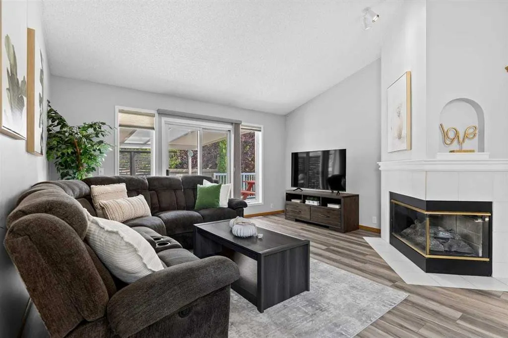 26 Chaparral Close SE