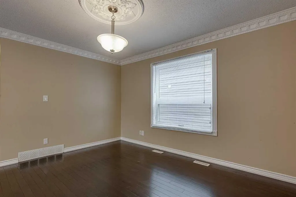24 Mackenzie Crescent