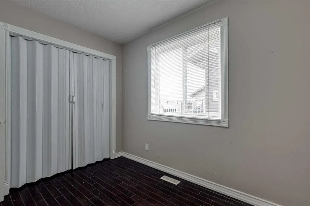 24 Mackenzie Crescent