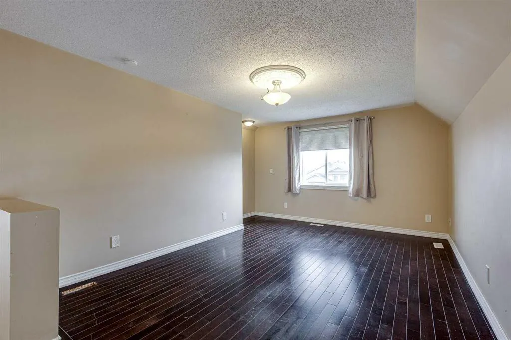 24 Mackenzie Crescent
