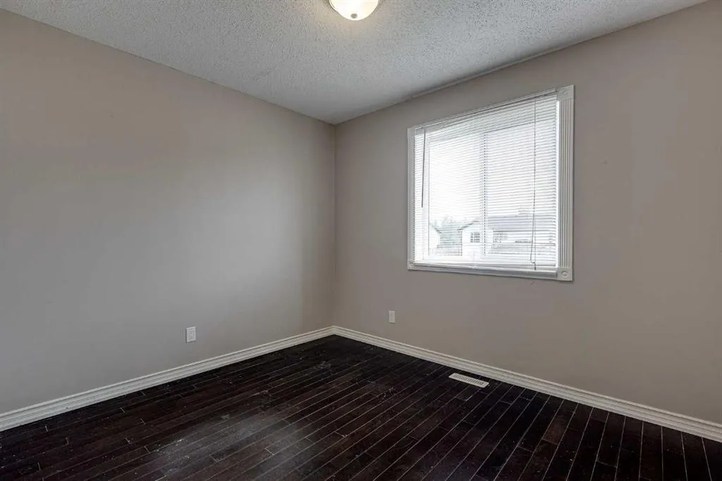 24 Mackenzie Crescent