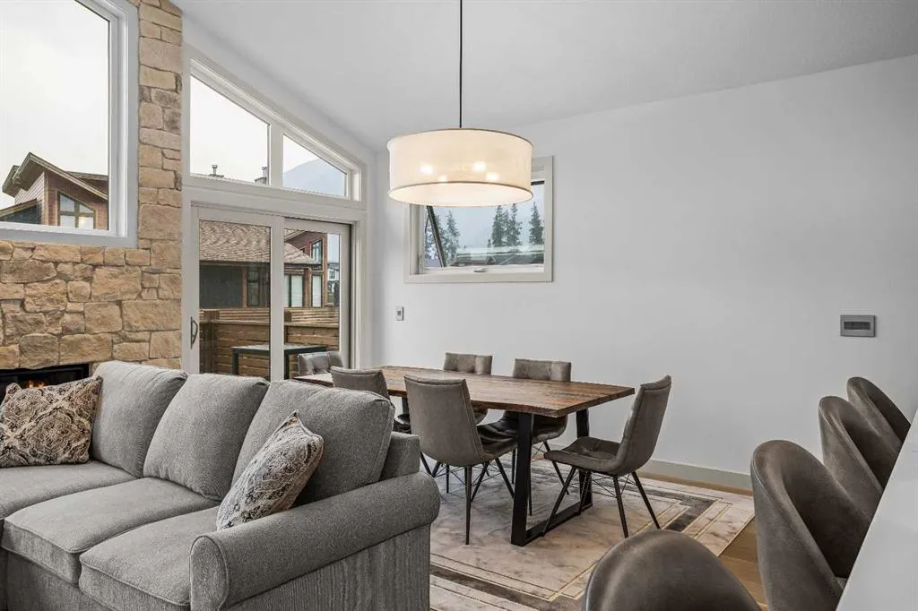 401 Stewart Creek Close