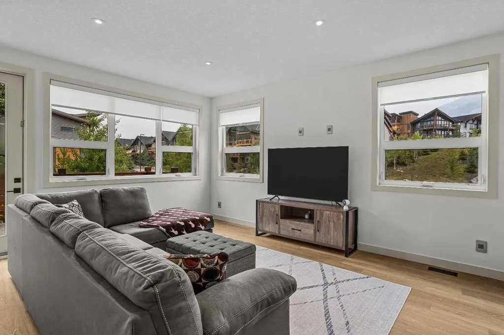 401 Stewart Creek Close