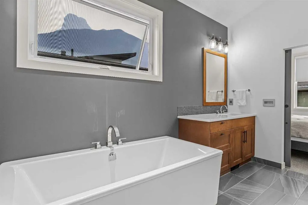 401 Stewart Creek Close
