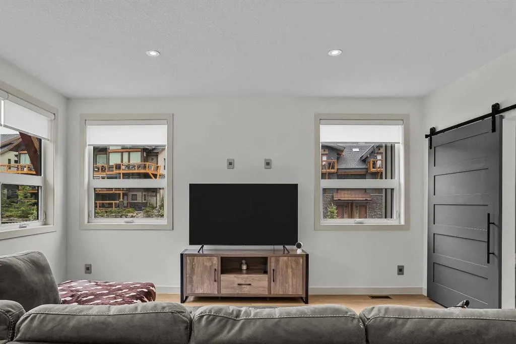 401 Stewart Creek Close