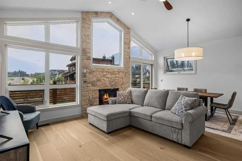 401 Stewart Creek Close