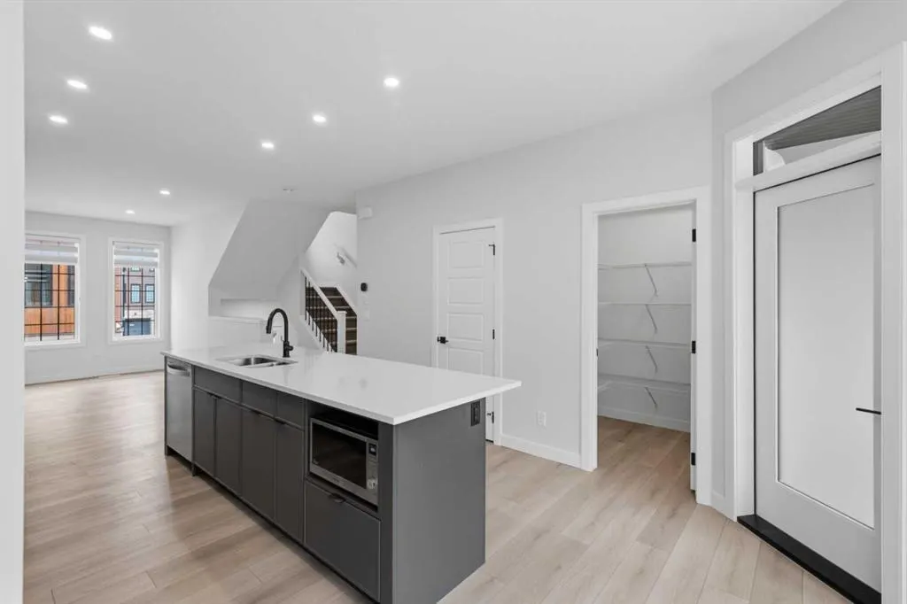81 Greenbriar Place NW #323
