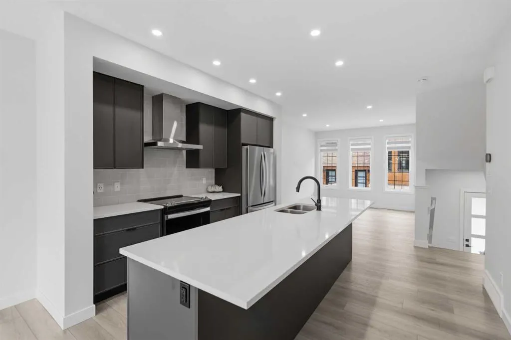 81 Greenbriar Place NW #323
