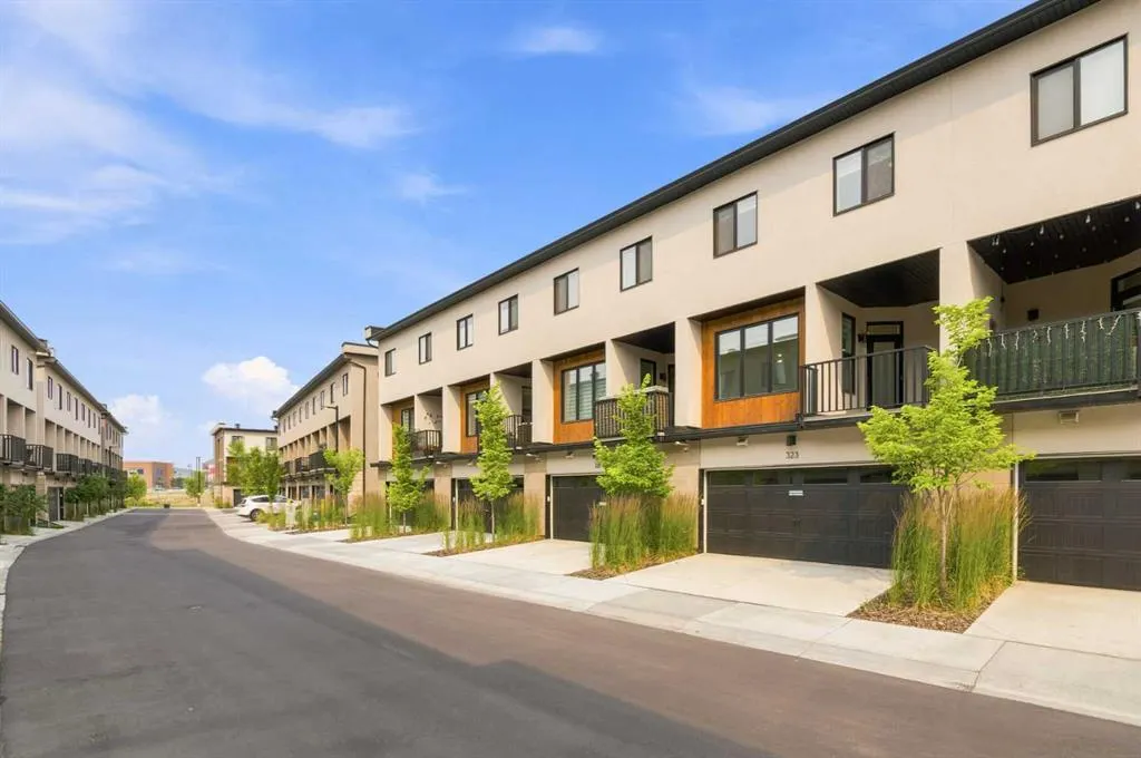 81 Greenbriar Place NW #323