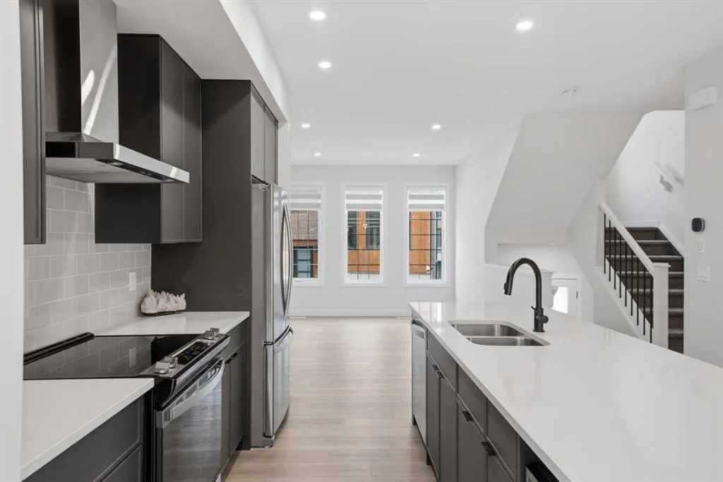 81 Greenbriar Place NW #323