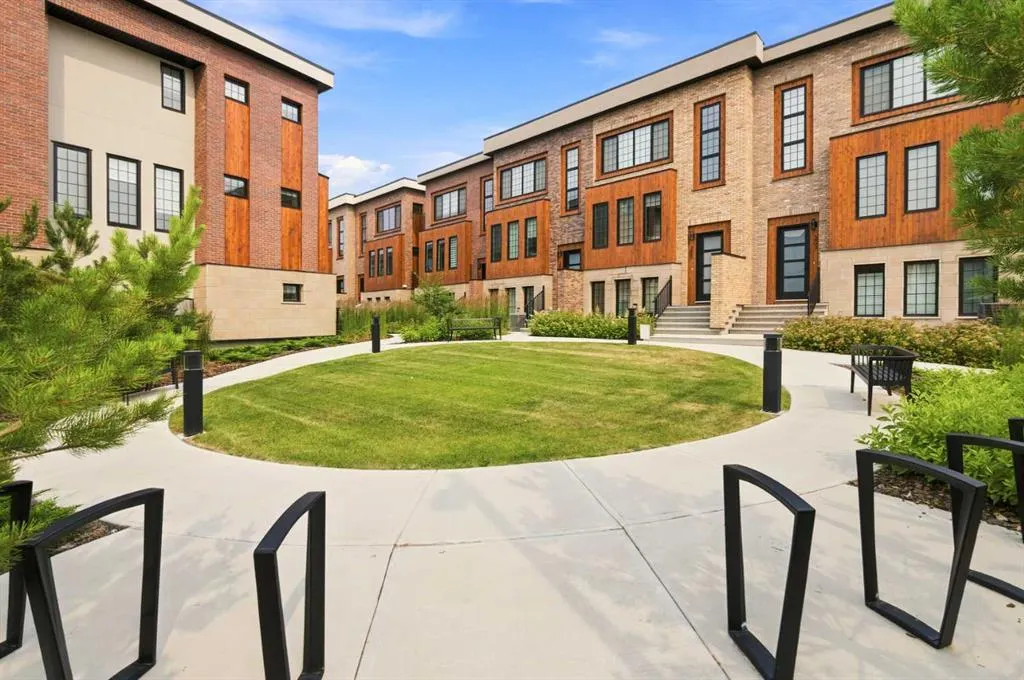 81 Greenbriar Place NW #323