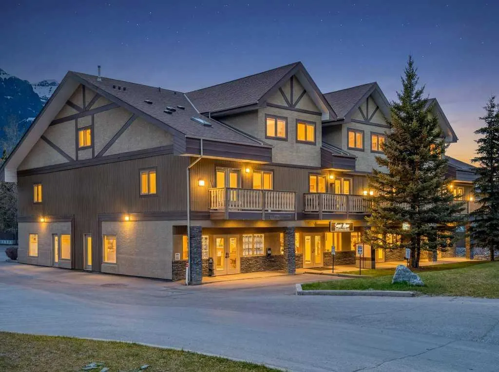 512 Bow Valley Trail #104