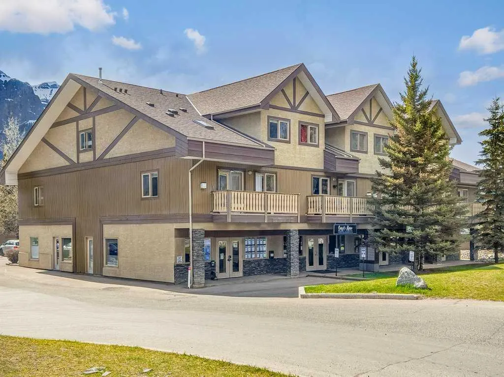512 Bow Valley Trail #104