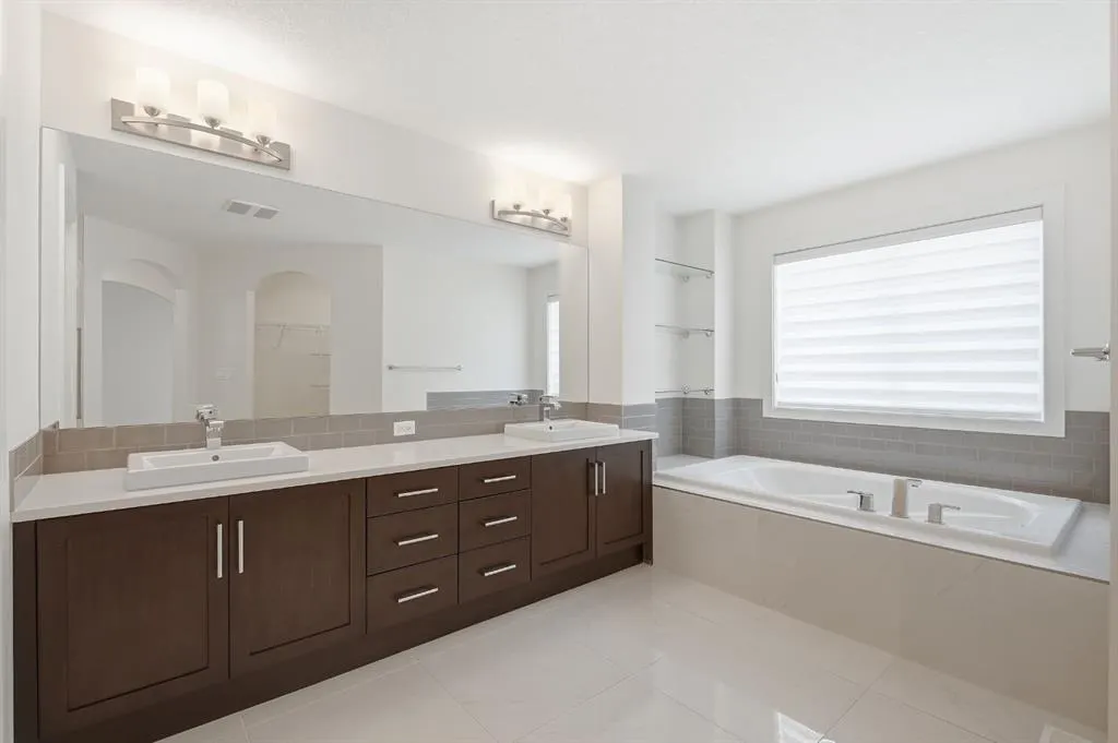 101 Evansborough Green NW