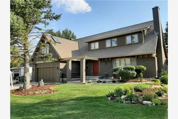 240 Canterville Drive SW