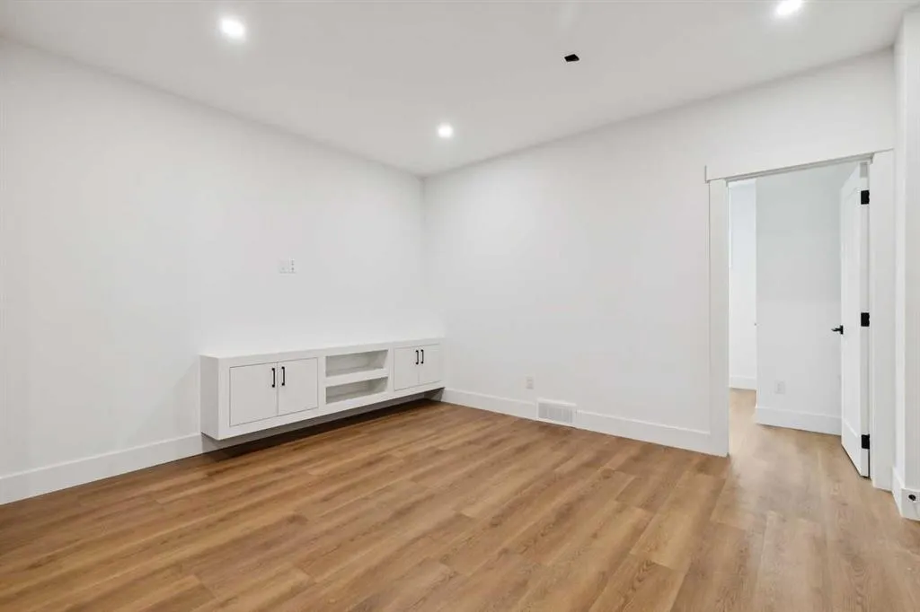 2607 5 Avenue NW