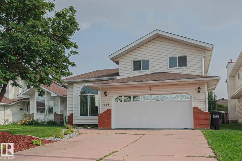 1028 James Crescent NW