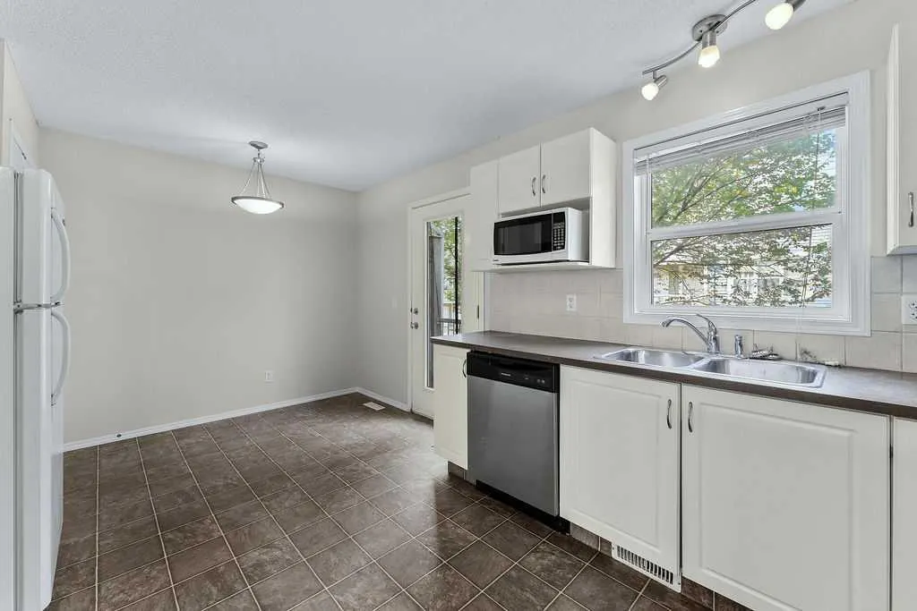 605 Prairie Sound Circle NW