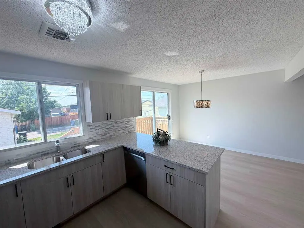 215 Penbrooke Way SE