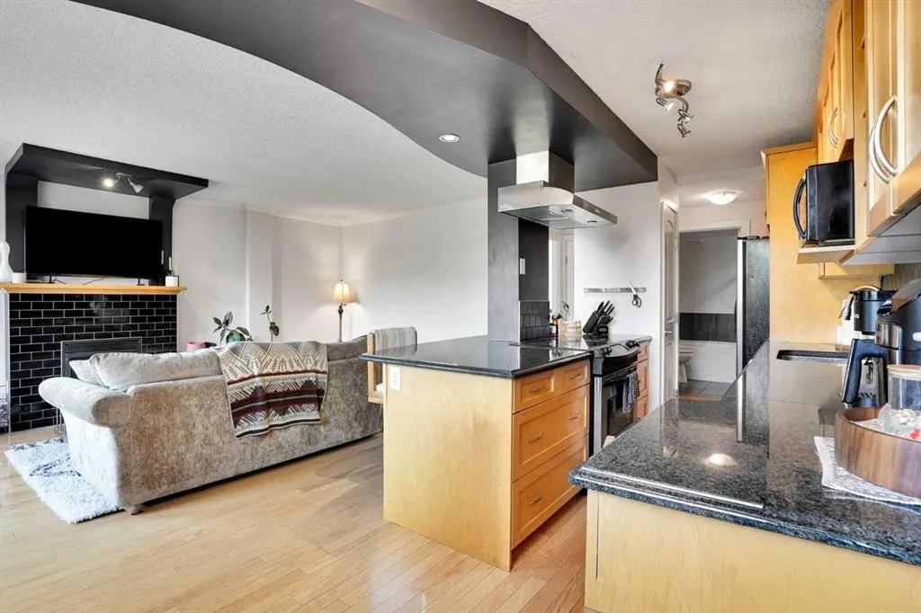 1225 15 Avenue SW #302