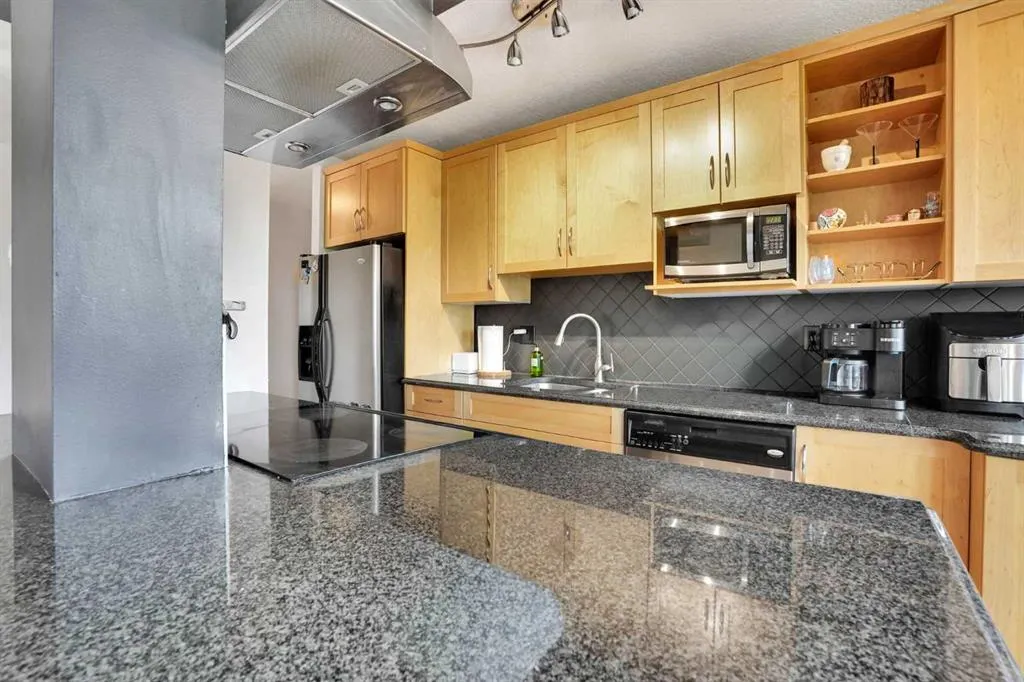 1225 15 Avenue SW #302