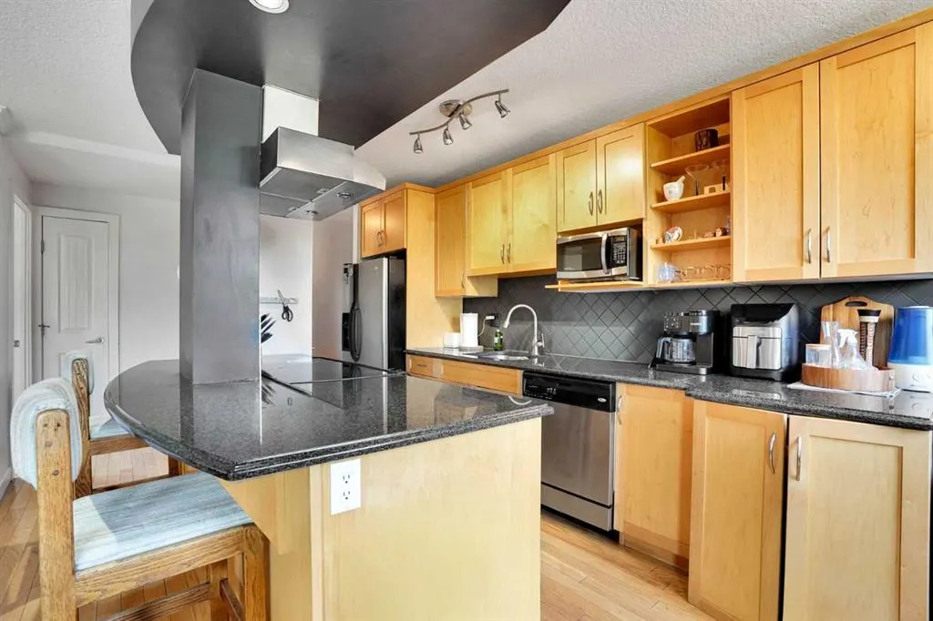 1225 15 Avenue SW #302