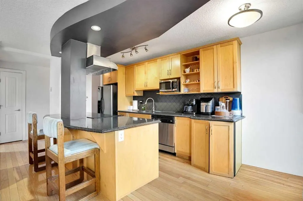 1225 15 Avenue SW #302