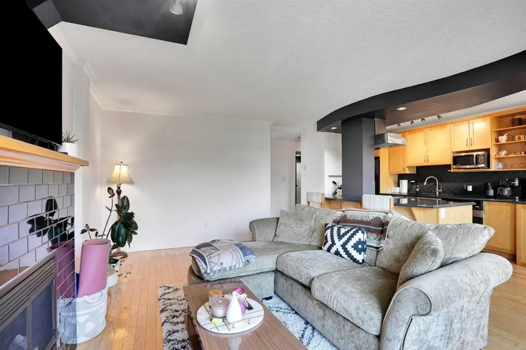 1225 15 Avenue SW #302