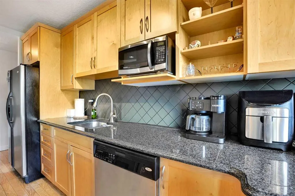 1225 15 Avenue SW #302