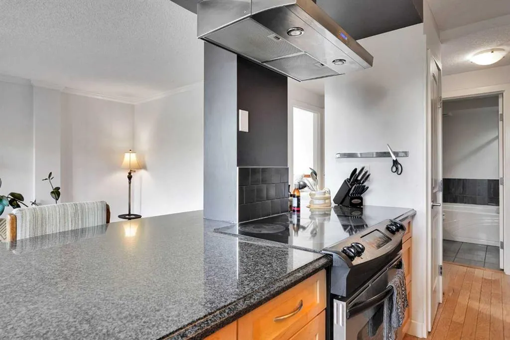 1225 15 Avenue SW #302