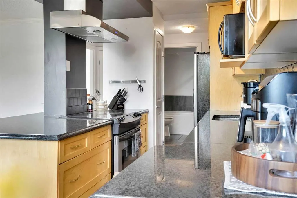 1225 15 Avenue SW #302
