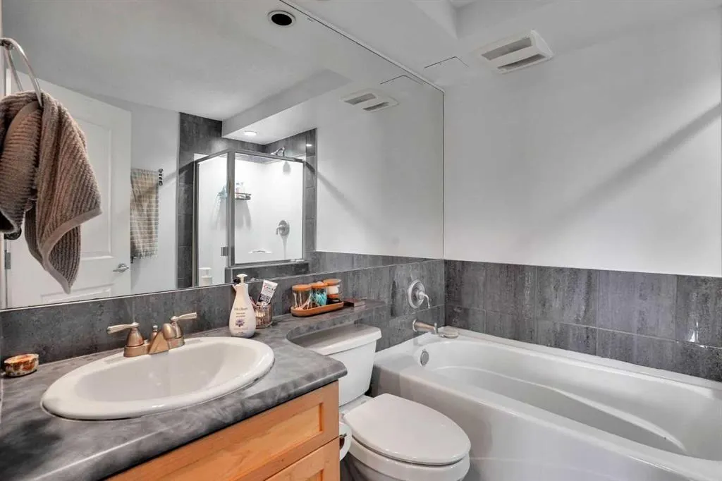 1225 15 Avenue SW #302