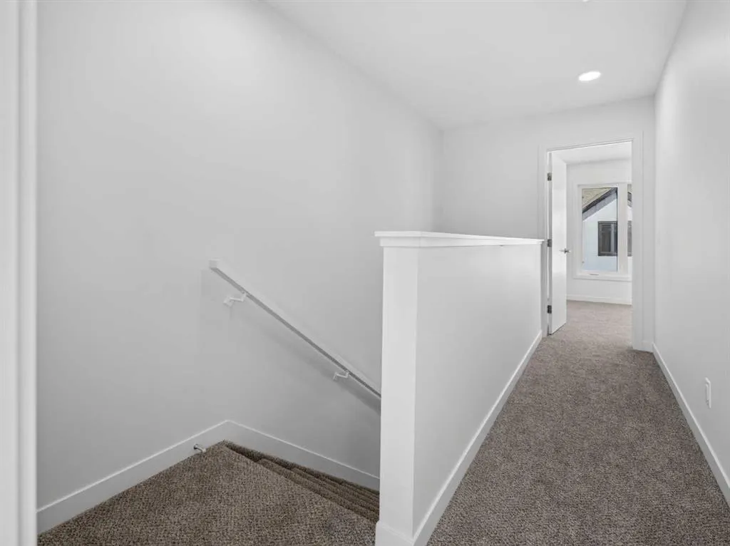 82 Arbour Lake Court NW