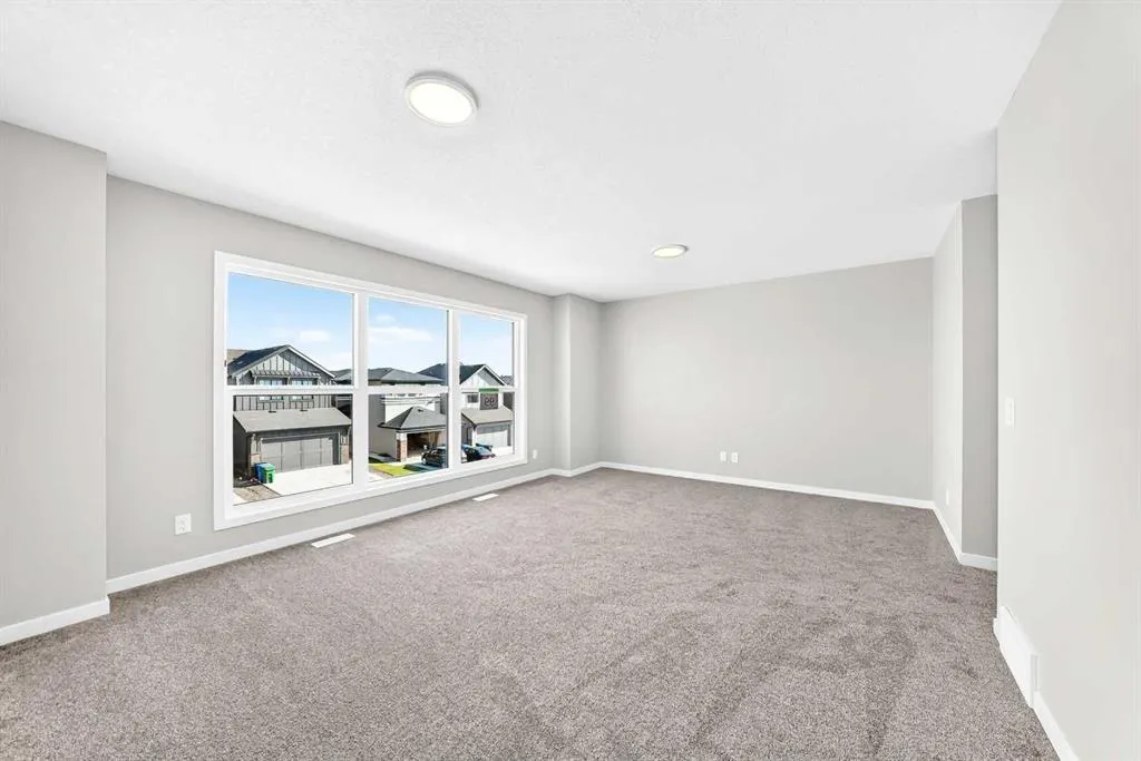 99 Mercado Crescent SE