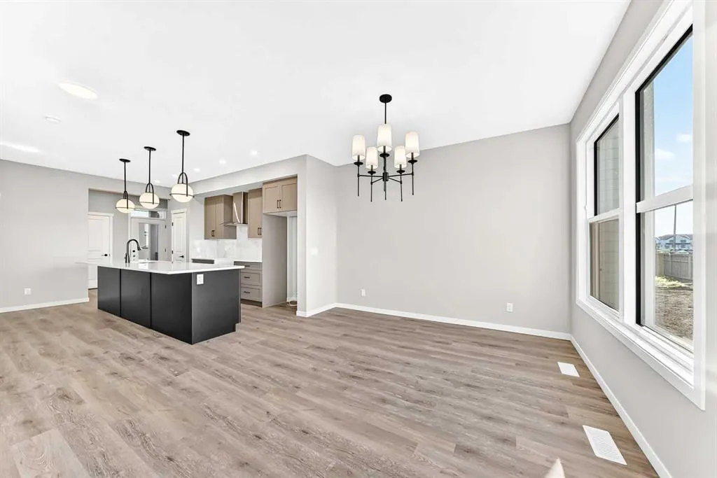 99 Mercado Crescent SE