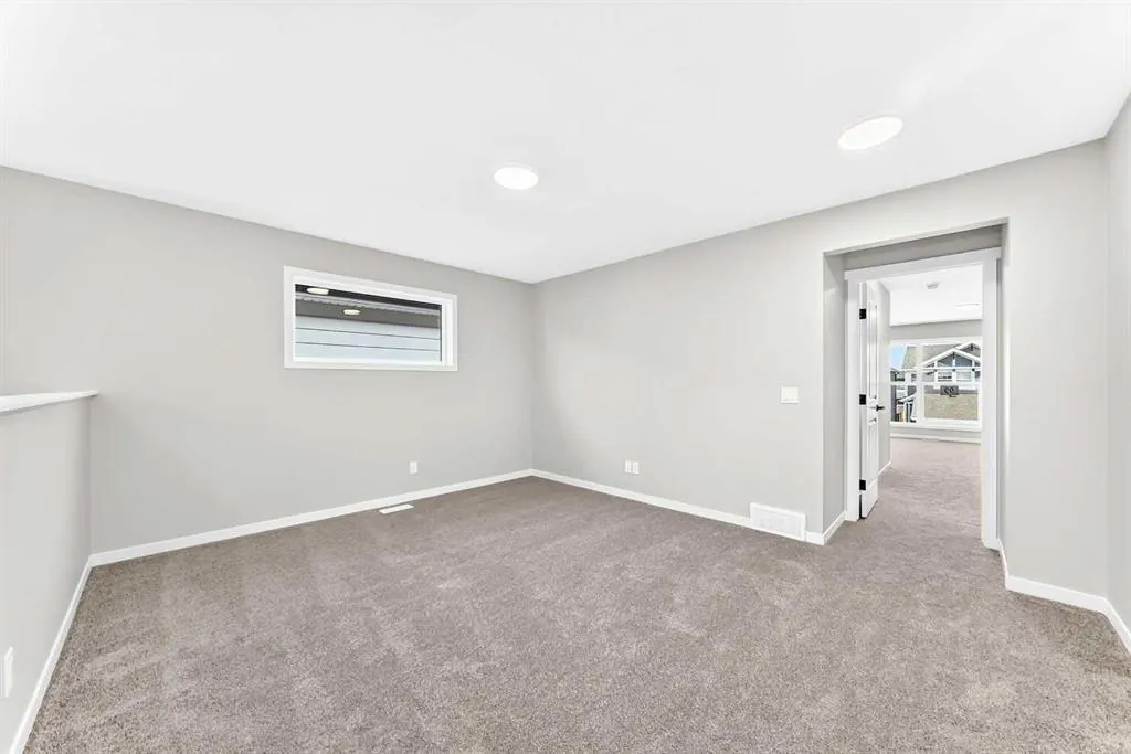 99 Mercado Crescent SE