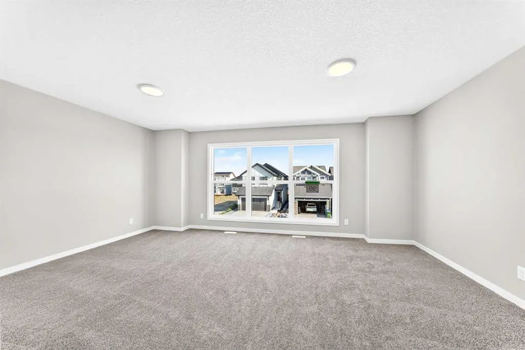 99 Mercado Crescent SE