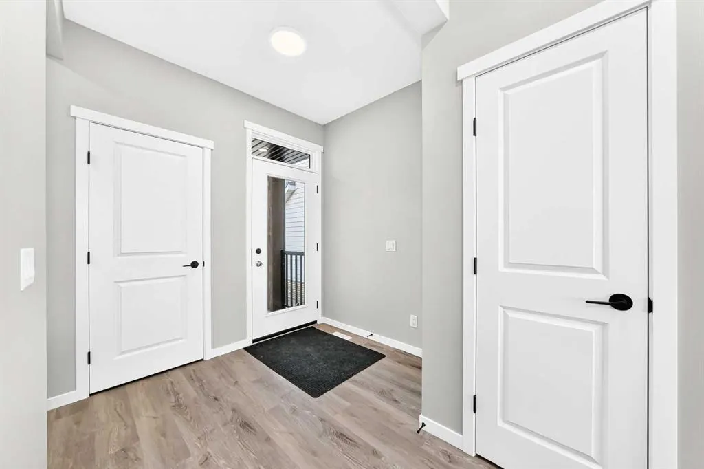 99 Mercado Crescent SE
