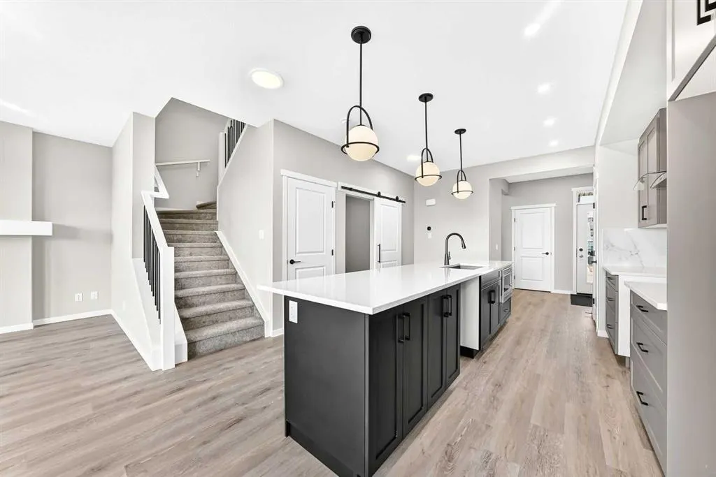 99 Mercado Crescent SE