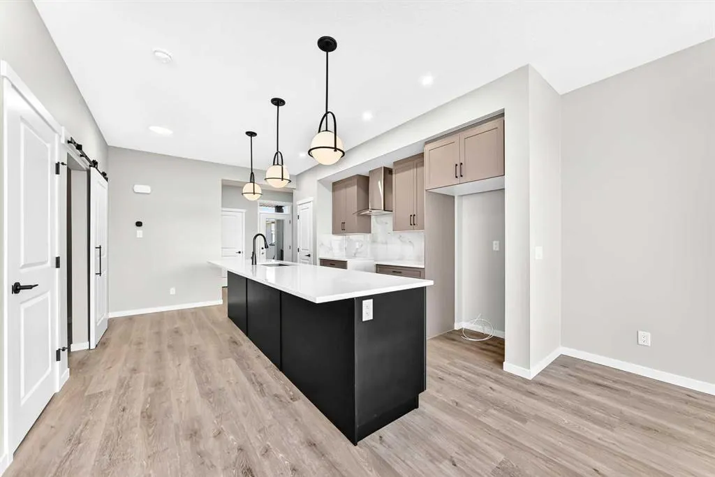 99 Mercado Crescent SE