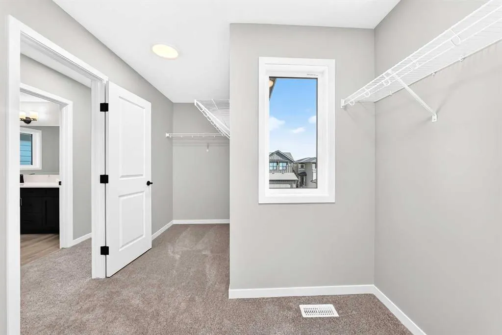 99 Mercado Crescent SE