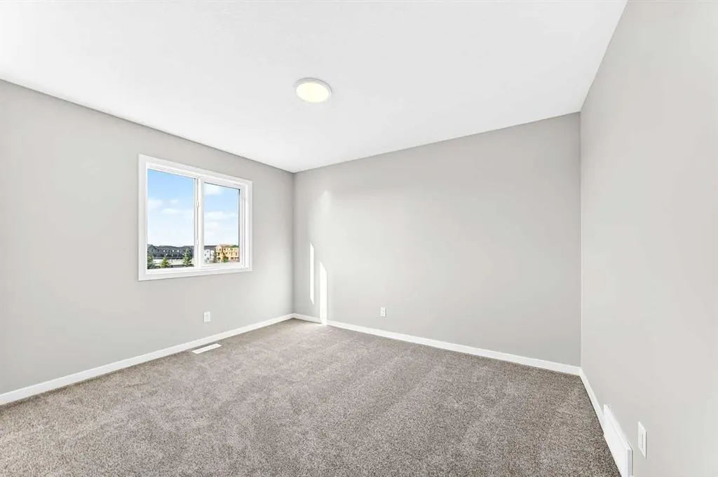 99 Mercado Crescent SE