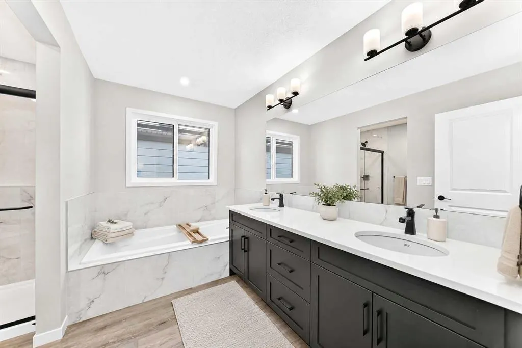 99 Mercado Crescent SE