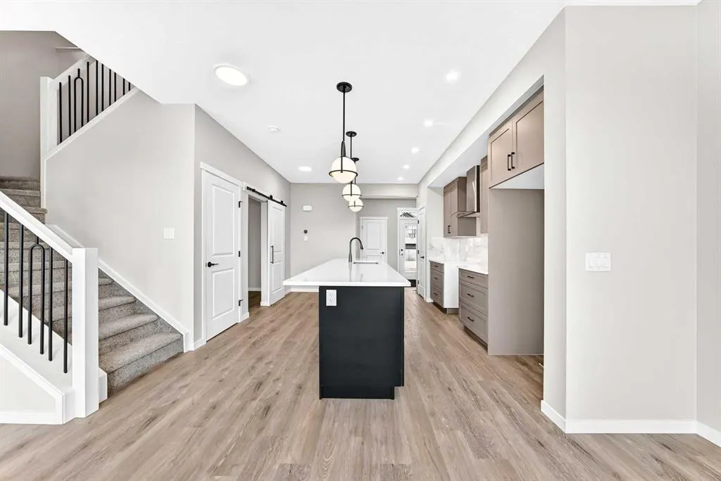 99 Mercado Crescent SE