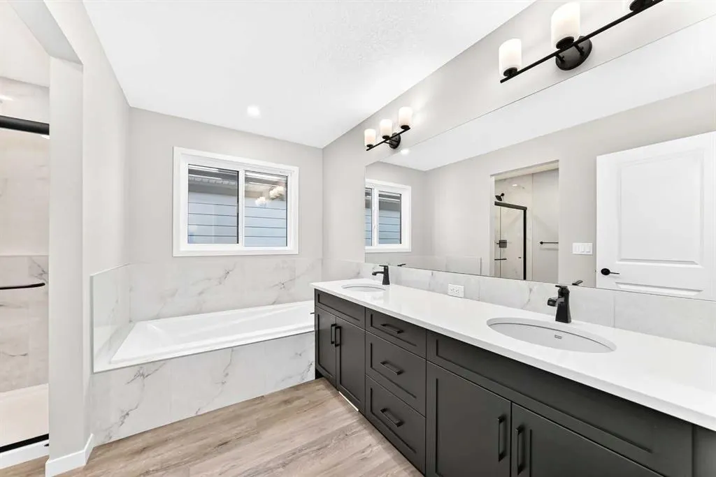 99 Mercado Crescent SE