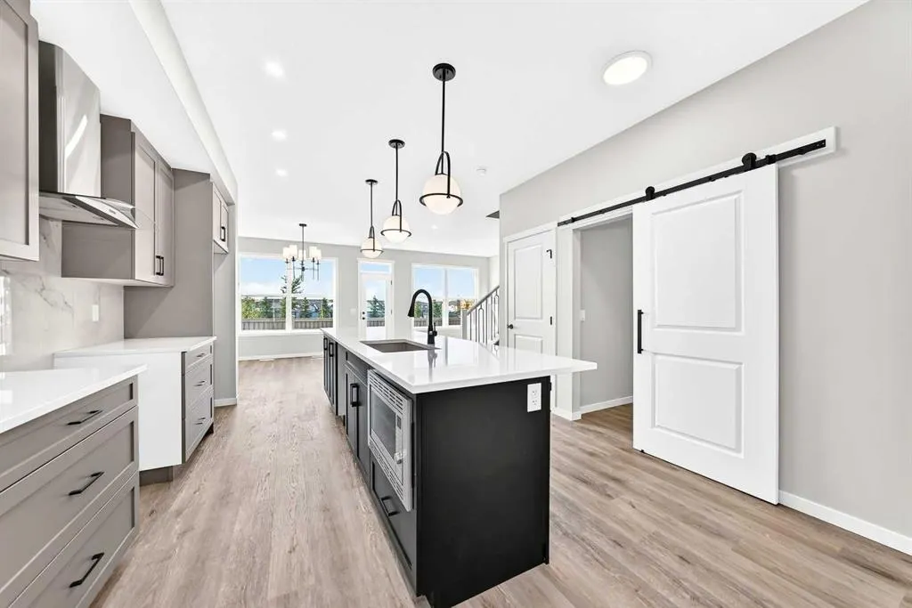 99 Mercado Crescent SE