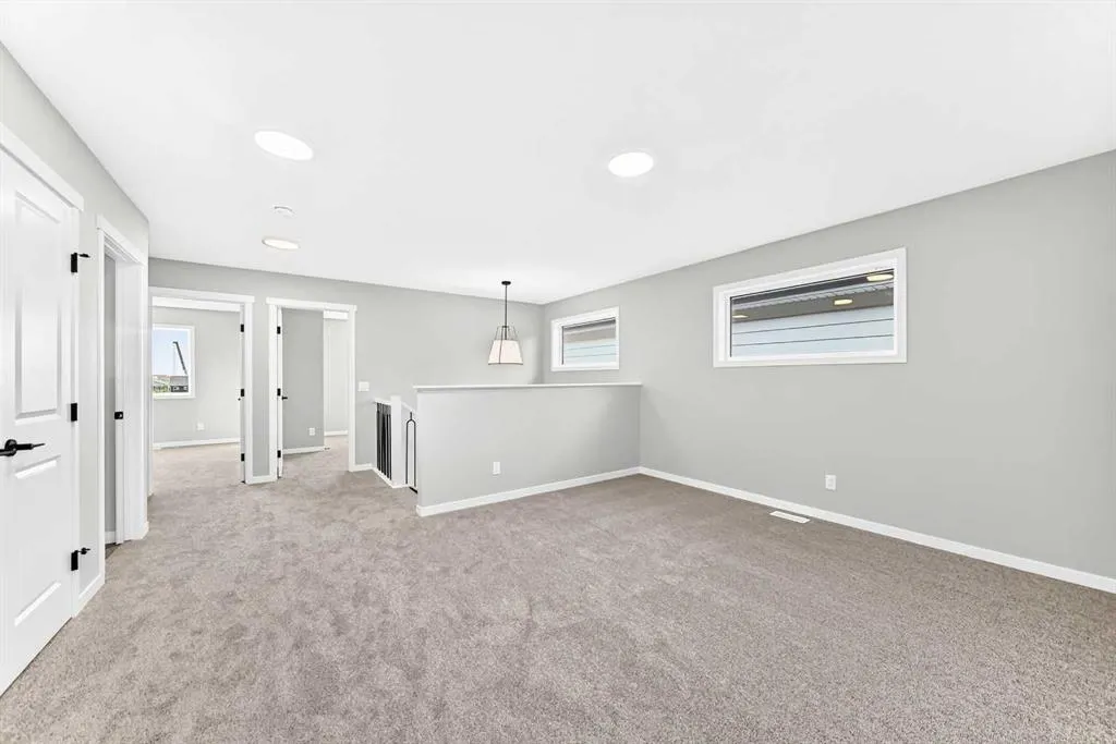 99 Mercado Crescent SE